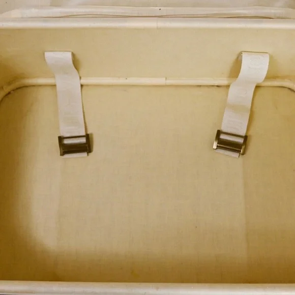 Louis Vuitton - Picture 13 of 16